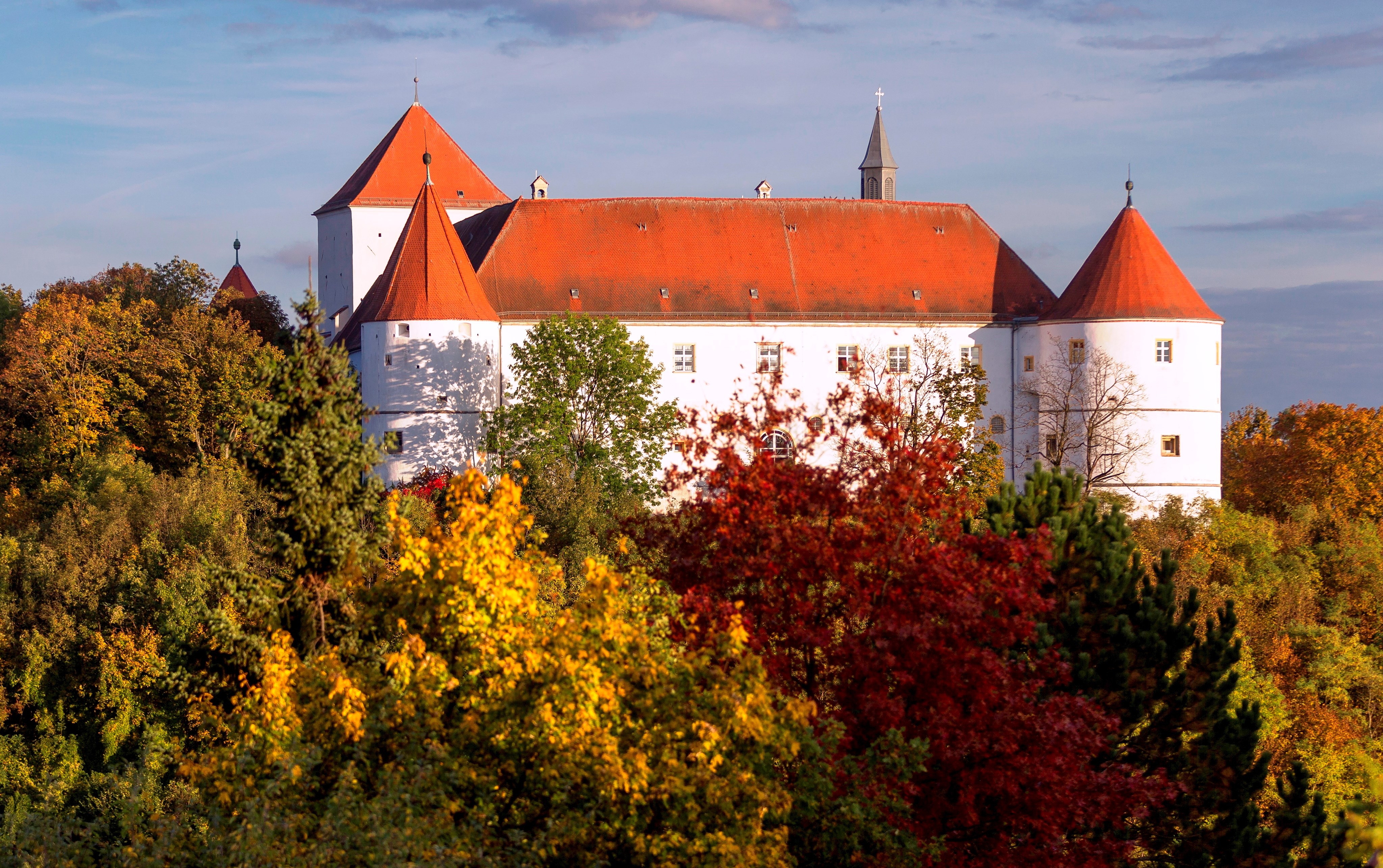 Schloss Wörth im Herbst