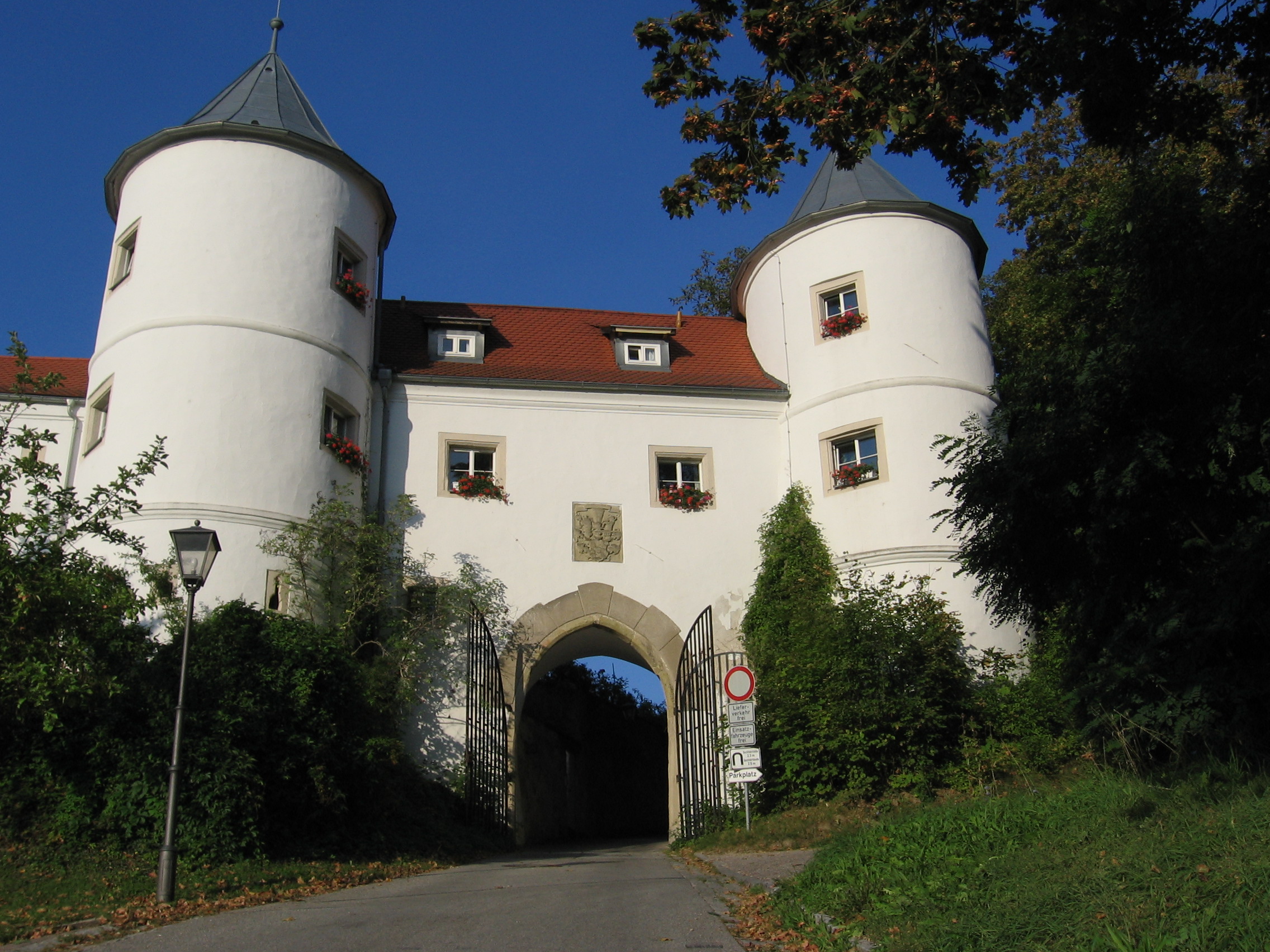 Schloss Wörth Eingangstor